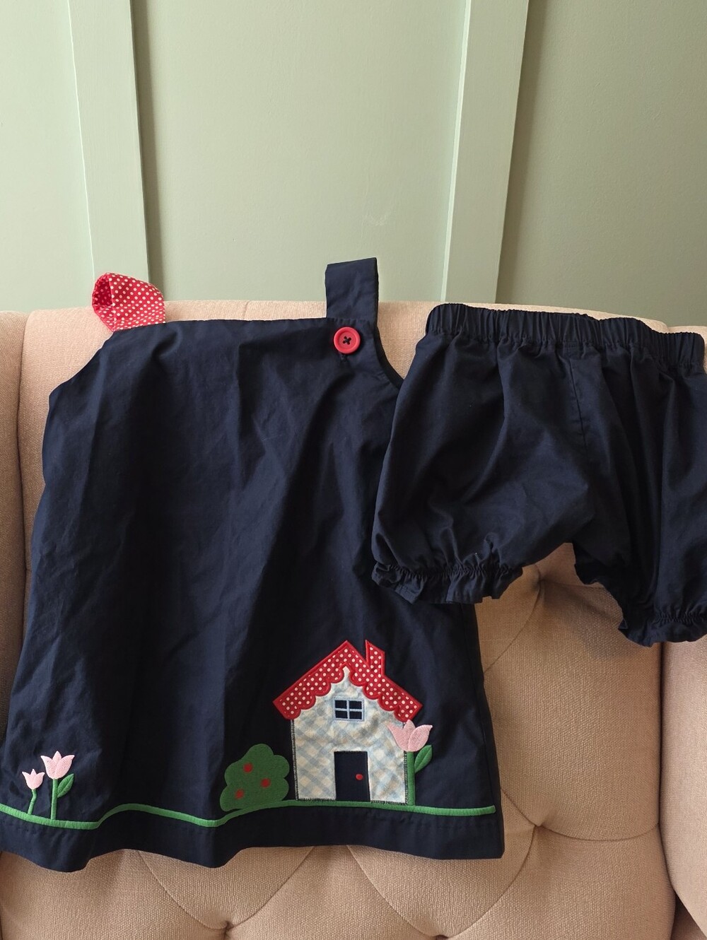 The Beaufort Bonnet Company 5 5t Outfit W/ Bloomers Set with Red House Applique